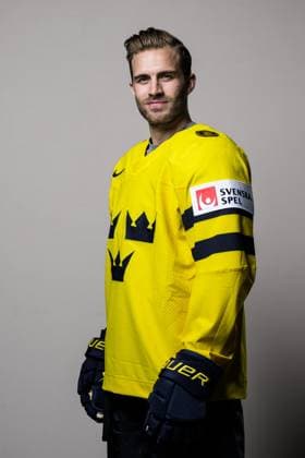 250508 Alexander Wennberg of Sweden poses for a portrait ahead of the 2025 IIHF Ice Hockey World Championship on May 8, 2025 in Stockholm Editors note Background has been retouched Photo Joel Marklund BILDBYRAN kod JM JM0670 bbeng ishockey ice hockey ishockey vm 2025 vm 2025 iihf world championship porträtt sverige sweden  Copyright: JOELxMARKLUND BB250508JM007