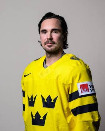 250508 Marcus Johansson of Sweden poses for a portrait ahead of the 2025 IIHF Ice Hockey World Championship on May 8, 2025 in Stockholm Editors note Background has been retouched Photo Joel Marklund BILDBYRAN kod JM JM0670 bbeng ishockey ice hockey ishockey vm 2025 vm 2025 iihf world championship porträtt sverige sweden  Copyright: JOELxMARKLUND BB250508JM008