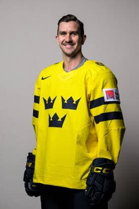 250508 Mikael Backlund of Sweden poses for a portrait ahead of the 2025 IIHF Ice Hockey World Championship on May 8, 2025 in Stockholm Editors note Background has been retouched Photo Joel Marklund BILDBYRAN kod JM JM0670 bbeng ishockey ice hockey ishockey vm 2025 vm 2025 iihf world championship porträtt sverige sweden  Copyright: JOELxMARKLUND BB250508JM010