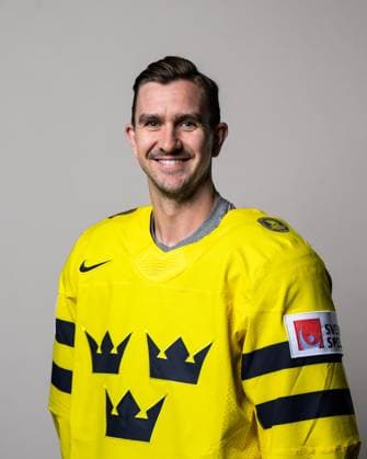 250508 Mikael Backlund of Sweden poses for a portrait ahead of the 2025 IIHF Ice Hockey World Championship on May 8, 2025 in Stockholm Editors note Background has been retouched Photo Joel Marklund BILDBYRAN kod JM JM0670 bbeng ishockey ice hockey ishockey vm 2025 vm 2025 iihf world championship porträtt sverige sweden  Copyright: JOELxMARKLUND BB250508JM012