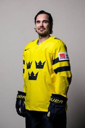 250508 Marcus Johansson of Sweden poses for a portrait ahead of the 2025 IIHF Ice Hockey World Championship on May 8, 2025 in Stockholm Editors note Background has been retouched Photo Joel Marklund BILDBYRAN kod JM JM0670 bbeng ishockey ice hockey ishockey vm 2025 vm 2025 iihf world championship porträtt sverige sweden  Copyright: JOELxMARKLUND BB250508JM013