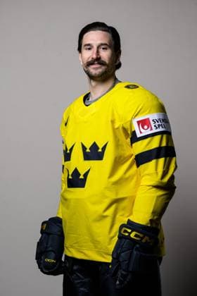250508 Filip Forsberg of Sweden poses for a portrait ahead of the 2025 IIHF Ice Hockey World Championship on May 8, 2025 in Stockholm Editors note Background has been retouched Photo Joel Marklund BILDBYRAN kod JM JM0670 bbeng ishockey ice hockey ishockey vm 2025 vm 2025 iihf world championship porträtt sverige sweden  Copyright: JOELxMARKLUND BB250508JM022