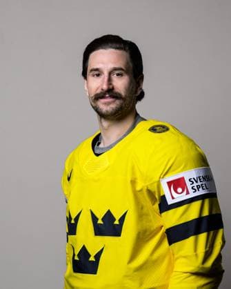 250508 Filip Forsberg of Sweden poses for a portrait ahead of the 2025 IIHF Ice Hockey World Championship on May 8, 2025 in Stockholm Editors note Background has been retouched Photo Joel Marklund BILDBYRAN kod JM JM0670 bbeng ishockey ice hockey ishockey vm 2025 vm 2025 iihf world championship porträtt sverige sweden  Copyright: JOELxMARKLUND BB250508JM023