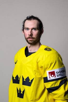 250508 Marcus Pettersson of Sweden poses for a portrait ahead of the 2025 IIHF Ice Hockey World Championship on May 8, 2025 in Stockholm Editors note Background has been retouched Photo Joel Marklund BILDBYRAN kod JM JM0670 bbeng ishockey ice hockey ishockey vm 2025 vm 2025 iihf world championship porträtt sverige sweden  Copyright: JOELxMARKLUND BB250508JM025