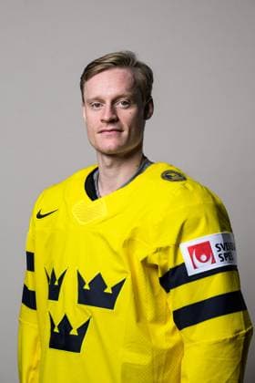 250508 Anton Bengtsson of Sweden poses for a portrait ahead of the 2025 IIHF Ice Hockey World Championship on May 8, 2025 in Stockholm Editors note Background has been retouched Photo Joel Marklund BILDBYRAN kod JM JM0670 bbeng ishockey ice hockey ishockey vm 2025 vm 2025 iihf world championship porträtt sverige sweden  Copyright: JOELxMARKLUND BB250508JM032