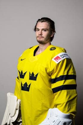 250508 Goaltender Arvid Söderblom of Sweden poses for a portrait ahead of the 2025 IIHF Ice Hockey World Championship on May 8, 2025 in Stockholm Editors note Background has been retouched Photo Joel Marklund BILDBYRAN kod JM JM0670 bbeng ishockey ice hockey ishockey vm 2025 vm 2025 iihf world championship porträtt sverige sweden  Copyright: JOELxMARKLUND BB250508JM035