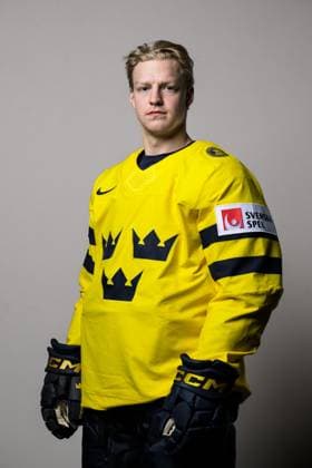 250508 Emil Heineman of Sweden poses for a portrait ahead of the 2025 IIHF Ice Hockey World Championship on May 8, 2025 in Stockholm Editors note Background has been retouched Photo Joel Marklund BILDBYRAN kod JM JM0670 bbeng ishockey ice hockey ishockey vm 2025 vm 2025 iihf world championship porträtt sverige sweden  Copyright: JOELxMARKLUND BB250508JM040