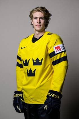 250508 Simon Edvinsson of Sweden poses for a portrait ahead of the 2025 IIHF Ice Hockey World Championship on May 8, 2025 in Stockholm Editors note Background has been retouched Photo Joel Marklund BILDBYRAN kod JM JM0670 bbeng ishockey ice hockey ishockey vm 2025 vm 2025 iihf world championship porträtt sverige sweden  Copyright: JOELxMARKLUND BB250508JM041