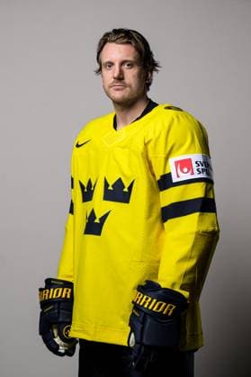 250508 Jonas Brodin of Sweden poses for a portrait ahead of the 2025 IIHF Ice Hockey World Championship on May 8, 2025 in Stockholm Editors note Background has been retouched Photo Joel Marklund BILDBYRAN kod JM JM0670 bbeng ishockey ice hockey ishockey vm 2025 vm 2025 iihf world championship porträtt sverige sweden  Copyright: JOELxMARKLUND BB250508JM043