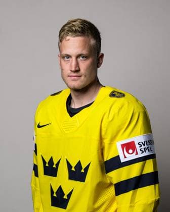 250508 Gabriel Carlsson of Sweden poses for a portrait ahead of the 2025 IIHF Ice Hockey World Championship on May 8, 2025 in Stockholm Editors note Background has been retouched Photo Joel Marklund BILDBYRAN kod JM JM0670 bbeng ishockey ice hockey ishockey vm 2025 vm 2025 iihf world championship porträtt sverige sweden  Copyright: JOELxMARKLUND BB250508JM056