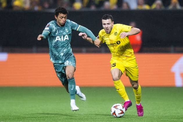 250508 Brennan Johnson of Tottenham Hotspur and Fredrik AndrÃ Bjorkan of Bodo Glimt during the UEFA Europa League semi final football match between Bodo Glimt and Tottenham on May 8, 2025 in Bodo Photo Vegard Grott BILDBYRAN kod VG VG0750 bbeng fotboll football soccer fotball uefa europa league europa league bodo glimt bodo glimt tottenham hotspur spurs  Copyright: VEGARDxGRoTT BB250508VG009