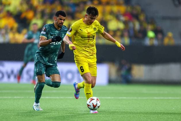 UEFA Europa leauge 2024 2025 Bodo Glimt Tottenham Bodo 20250508 Bodo Glimts Jostein Gundersen and Tottenhams Dominic Solanke during the UEFA Europa League between Bodo Glimt and Tottenham at Aspmyra Stadium Photo Mats Torbergsen NTB Bodo Norge EDITORIAL USE ONLY RESTRICTED USE FOR BETTING COMPANIES  Copyright: xMatsxTorbergsenx xNTBx