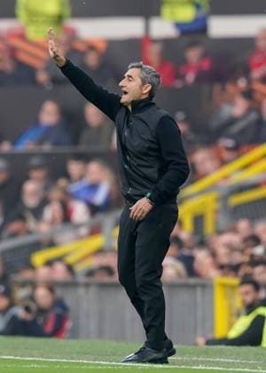 Manchester, England, 8th May 2025. Ernesto Valverde manager of Athletic Bilbao gestures during the Manchester United, ManU vs Athletic Bilbao UEFA Europa League Semi Final, 2nd Leg match at Old Trafford, Manchester. Picture credit should read: Andrew Yates Sportimage EDITORIAL USE ONLY. No use with unauthorised audio, video, data, fixture lists, club league logos or live services. Online in-match use limited to 120 images, no video emulation. No use in betting, games or single club league player publications. SPI_034_AY_MANCHESTER_UNITED_V_ATHLETIC_BILBAO SPI-3917-0034