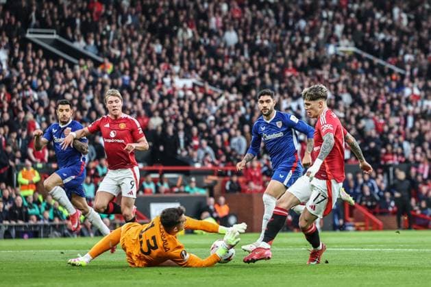 UEFA Europa League Semi-final Manchester United, ManU v Athletic Bilbao Julen Agirrezabala of Athletic Bilbao blocks a shot from Alejandro Garnacho of Manchester United during the UEFA Europa League Semi-final match Manchester United vs Athletic Bilbao at Old Trafford, Manchester, United Kingdom, 8th May 2025 (Photo by Mark Cosgrove News Images) Manchester Old Trafford Greater Manchester United Kingdom Copyright: xMarkxCosgrove NewsxImagesx