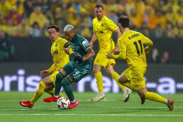 UEFA Europa leauge 2024 2025 Bodo Glimt Tottenham Bodo 20250508 Tottenhams Richarlison and Bodo Glimts Patrick Berg during the UEFA Europa League between Bodo Glimt and Tottenham at Aspmyra Stadium Photo Mats Torbergsen NTB Bodo Norge EDITORIAL USE ONLY RESTRICTED USE FOR BETTING COMPANIES  Copyright: xMatsxTorbergsenx xNTBx