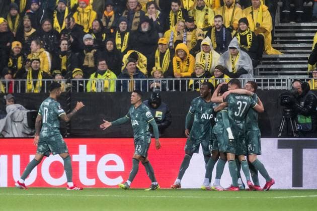 250508 Dominic Solanke of Tottenham Hotspur celebrates with teammates after 0 1 during the UEFA Europa League semi final football match between Bodo Glimt and Tottenham on May 8, 2025 in Bodo Photo Vegard Grott BILDBYRAN kod VG VG0750 bbeng fotboll football soccer fotball uefa europa league europa league bodo glimt bodo glimt tottenham hotspur spurs jubel  Copyright: VEGARDxGRoTT BB250508VG038