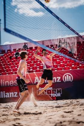 Beach volleyball men Allianz German Beach Tour 2025 Tourstop Düsseldorf 08 05 2025 Tilo Backhaus on the attack Düsseldorf Robert Lehr Ufer Nordrhein Westfalen Germany