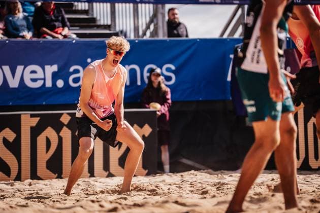 Beach volleyball men Allianz German Beach Tour 2025 Tourstop Düsseldorf 08 05 2025 Tamo Wüst cheers Düsseldorf Robert Lehr Ufer Nordrhein Westfalen Germany