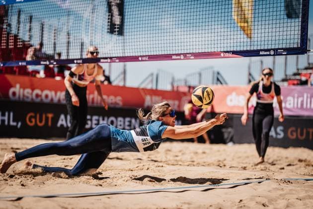 Beach volleyball women Allianz German Beach Tour 2025 Tourstop Düsseldorf 08 05 2025 Nina Interwies jumps to the ball Düsseldorf Robert Lehr Ufer Nordrhein Westfalen Germany