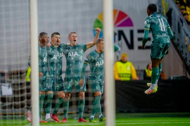 Football, semi-final European League Bodo Glimt Tottenham Hotspur Bodo 20250508 Tottenhams Dominic Solanke is congratulated after scoring 0-1 during the UEFA Europa League between Bodo Glimt and Tottenham at Aspmyra Stadium Photo Stian Lysberg Solum NTB Bodo Norge EDITORIAL USE ONLY RESTRICTED USE FOR BETTING COMPANIES  Copyright: xx