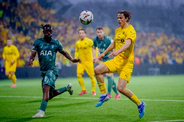 Football, semi-final European League Bodo Glimt Tottenham Hotspur Bodo 20250508 Tottenhams Yves Bissouma and Bodo Glimts Ulrik Saltnes during the last semi-final match in the European League in football between Bodo Glimt and Tottenham Hotspur at Aspmyra Stadium Photo Stian Lysberg Solum NTB Bodo Norge EDITORIAL USE ONLY RESTRICTED USE FOR BETTING COMPANIES  Copyright: xx
