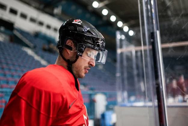 250509 Sidney Crosby of Canada at a practice session during the 2025 IIHF Ice Hockey World Championship on May 9, 2025 in Stockholm Photo Maxim Thore BILDBYRAN kod MT JM0673 bbeng ishockey ice hockey ishockey vm 2025 vm 2025 iihf world championship träning practice kanada canada  Copyright: MAXIMxTHORE BB250509MT001
