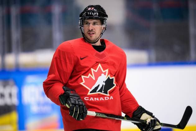 250509 Sidney Crosby of Canada at a practice session during the 2025 IIHF Ice Hockey World Championship on May 9, 2025 in Stockholm Photo Joel Marklund BILDBYRAN kod JM JM0673 bbeng ishockey ice hockey ishockey vm 2025 vm 2025 iihf world championship träning practice kanada canada  Copyright: JOELxMARKLUND BB250509JM007