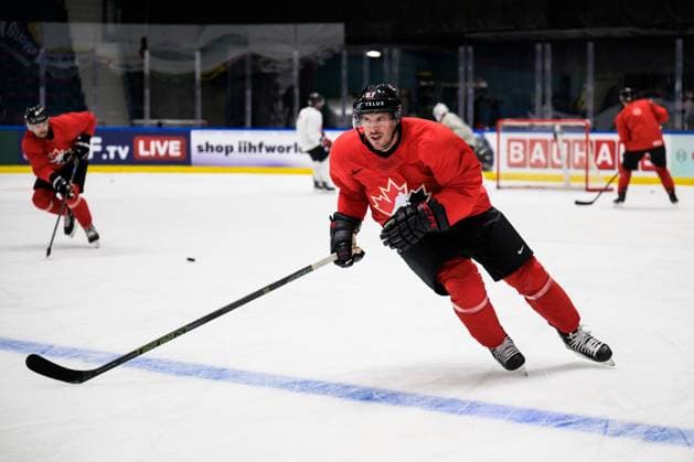 250509 Sidney Crosby of Canada at a practice session during the 2025 IIHF Ice Hockey World Championship on May 9, 2025 in Stockholm Photo Joel Marklund BILDBYRAN kod JM JM0673 bbeng ishockey ice hockey ishockey vm 2025 vm 2025 iihf world championship träning practice kanada canada  Copyright: JOELxMARKLUND BB250509JM008