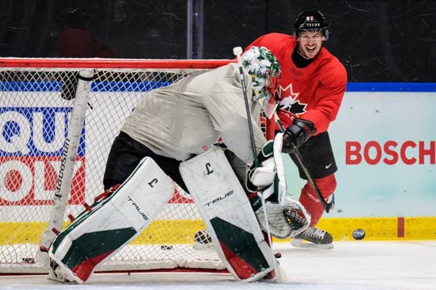 250509 Goaltender Marc Andre Fleury and Sidney Crosby of Canada at a practice session during the 2025 IIHF Ice Hockey World Championship on May 9, 2025 in Stockholm Photo Joel Marklund BILDBYRAN kod JM JM0673 bbeng ishockey ice hockey ishockey vm 2025 vm 2025 iihf world championship träning practice kanada canada  Copyright: JOELxMARKLUND BB250509JM015