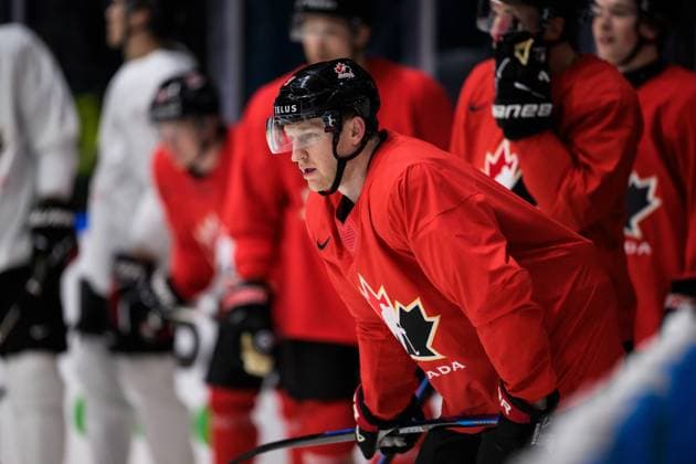 250509 Nathan MacKinnon of Canada at a practice session during the 2025 IIHF Ice Hockey World Championship on May 9, 2025 in Stockholm Photo Joel Marklund BILDBYRAN kod JM JM0673 bbeng ishockey ice hockey ishockey vm 2025 vm 2025 iihf world championship träning practice kanada canada  Copyright: JOELxMARKLUND BB250509JM016