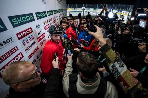 250509 Sidney Crosby of Canada in the mixed zone after a practice session during the 2025 IIHF Ice Hockey World Championship on May 9, 2025 in Stockholm Photo Maxim ThorÃ BILDBYRAN kod MT JM0673 bbeng ishockey ice hockey ishockey vm 2025 vm 2025 iihf world championship träning practice kanada canada  Copyright: MAXIMxTHORE BB250509MT012