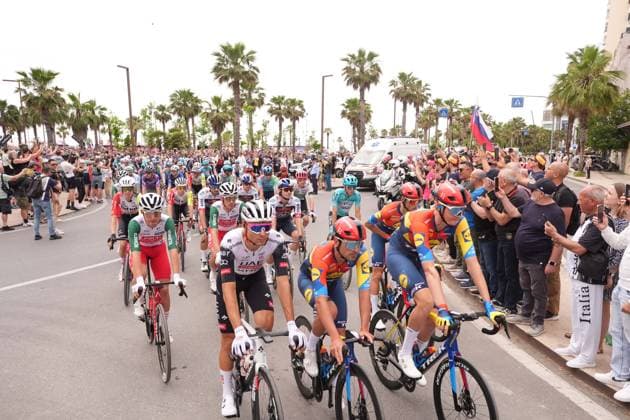 Radsport, Giro d Italia, 1. Etappe The pack rides cycles through the during the stage 1 of the Giro d™Italia from Durazzo (Durres) to Tirana (Tirane), Albania- Friday, May 9, 2025. - cycling  Copyright: xMassimoxPaolone LaPressex