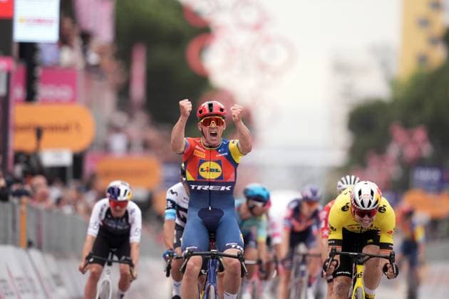 The pack rides during the stage 1 of the Giro d™Italia from Durazzo (Durres) to Tirana (Tirane), Albania- Friday, May 9, 2025. - cycling.  Copyright: xMassimoxPaolone LaPressex
