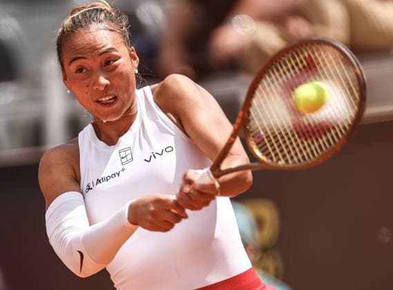 (250509) -- ROME, May 9, 2025 -- Zheng Qinwen returns a shot during the women s singles 2nd round match between Zheng Qinwen of China and Olga Danilovic of Serbia at the WTA, Tennis Damen Italian Open in Rome, Italy, May 9, 2025. ) (SP)ITALY-ROME-TENNIS-WTA-ITALIAN OPEN-WOMEN S SINGLES LixJing 
