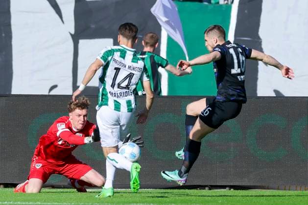 Goalkeeper Johannes Schenk SC Preussen Muenster , Charalambos Makridis SC Preussen Muenster and Jonjoe Kenny Hertha BSC Berlin battle for the ball, 2 Bundesliga, Preußen Münster vs Hertha BSC, Preußenstadion on 09 May 2025 in Münster, Germany Photo by Marco Steinbrenner DeFodi Images Goalkeeper Johannes Schenk SC Preussen Muenster , Charalambos Makridis SC Preussen Muenster and Jonjoe Kenny Hertha BSC Berlin battle for the ball, 2 Bundesliga, Preußen Münster vs Hertha BSC, Preußenstadion, May 9, 2025 in Münster, Germany Photo by Marco Steinbrenner DeFodi Images DFB DFL REGULATIONS PROHIBIT ANY USE OF PHOTOGRAPHS AS IMAGE SEQUENCES AND OR QUASI VIDEO