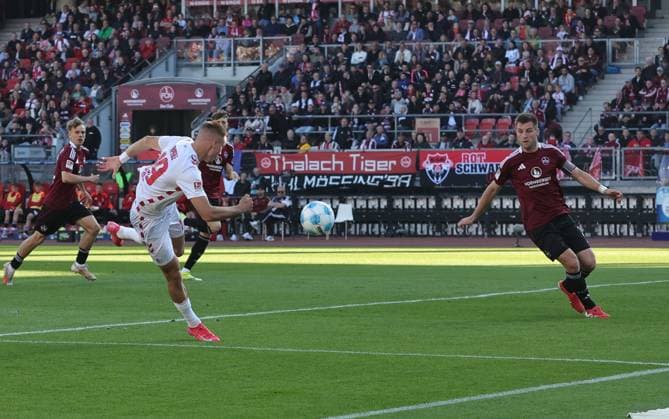 09 05 2025 Soccer season 2024 2025 2 Soccer Bundesliga 33 Matchday 1 FC Nürnberg FCN Club 1 FC Köln Sportfoto Zink DaMa xdaxmax DFL regulations prohibit any use of photographs as image sequences and or quasi video only for editorial use Tim Lemperle 19, FC Köln with goal shot