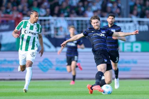 Etienne Amenyido SC Preussen Muenster and Linus Gechter Hertha BSC Berlin battle for the ball, 2 Bundesliga, Preußen Münster vs Hertha BSC, Preußenstadion, May 9, 2025 in Münster, Germany Photo by Marco Steinbrenner DeFodi Images Etienne Amenyido SC Preussen Muenster and Linus Gechter Hertha BSC Berlin battle for the ball, 2 Bundesliga, Preußen Münster vs Hertha BSC, Preußenstadion, May 9, 2025 in Münster, Germany Photo by Marco Steinbrenner DeFodi Images DFB DFL REGULATIONS PROHIBIT ANY USE OF PHOTOGRAPHS AS IMAGE SEQUENCES AND OR QUASI VIDEO