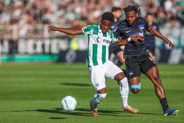 09 05 2025, Soccer, Season 2024 2025, 2 Bundesliga, Matchday 33, Preussen Münster Hertha BSC, f l Daniel Kankam Kyerewaa Preußen Münster , Deyovaisio Zeefuik Hertha BSC Münster LVM Arena NRW Germany xRHR PHOTO TRx Copyright: TimxRehbein RHR-FOTOx RHR-FOTO TR