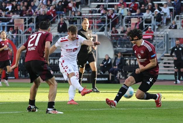 09 05 2025 Soccer season 2024 2025 2 Soccer Bundesliga 33 Matchday 1 FC Nürnberg FCN Club 1 FC Köln Sportfoto Zink DaMa xdaxmax DFL regulations prohibit any use of photographs as image sequences and or quasi video only for editorial use Jan Thielmann 29, FC Köln mit Torschuss gg Fabio Gruber 4, 1 FC Nürnberg FCN