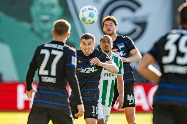 09 05 2025, Preussen Münster vs Hertha BSC, 2 Bundesliga, 33 Matchday Jonjoe Kenny Hertha BSC, 16 Derry Lionel Scherhant Hertha BSC, 39 Etienne Amenyido Preussen Münster, 30 Important note According to the regulations of the DFL German Football League and the DFB German Football Association, it is prohibited to use photographs taken in the stadium and or of the match in the form of sequential images and or video-like photo series Copyright: xBahhoxKarax