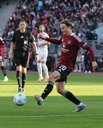 09 05 2025 Soccer Season 2024 2025 2 Soccer Bundesliga 33 Matchday 1 FC Nürnberg FCN Club 1 FC Köln Sportfoto Zink DaMa xdaxmax DFL regulations prohibit any use of photographs as image sequences and or quasi video only for editorial use Caspar Jander 20, 1 FC Nürnberg FCN Freisteller Einzelbild