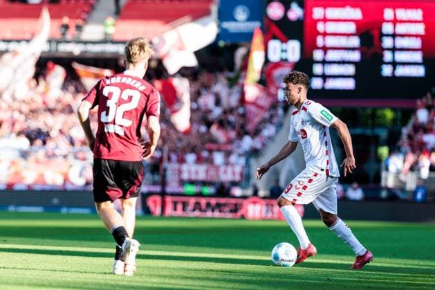 1 Soccer Bundesliga 1 FC Nürnberg 1 FC Köln 09 05 2025 duel Tim Janisch 1 FC Nürnberg, 32 , Luca Waldschmidt 1 FC Köln, 9 1 Soccer Bundesliga, 1 FC Nürnberg 1 FC Köln, Nürnberg, Max Morlock Stadion am 09 05 2025 DFL REGULATIONS PROHIBIT ANY USE OF PHOTOGRAPHS AS IMAGE SEQUENCES AND OR QUASI VIDEO Copyright: xBEAUTIFULxSPORTS Wunderlx