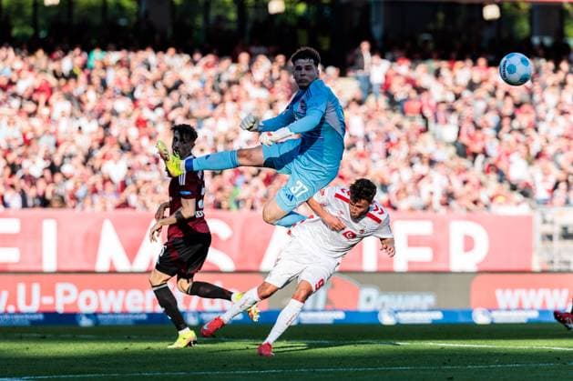 1 Soccer Bundesliga 1 FC Nuremberg 1 FC Cologne 09 05 2025 duel Michal Kukucka 1 FC Nuremberg, 37 , Luca Waldschmidt 1 FC Cologne, 9 1 Soccer Bundesliga, 1 FC Nuremberg 1 FC Cologne, Nuremberg, Max Morlock Stadium on 09 05 2025 DFL REGULATIONS PROHIBIT ANY USE OF PHOTOGRAPHS AS IMAGE SEQUENCES AND OR QUASI VIDEO Copyright: xBEAUTIFULxSPORTS Wunderlx