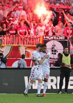 09 05 2025 Soccer Season 2024 2025 2 Soccer Bundesliga 33 Matchday 1 FC Nürnberg FCN Club 1 FC Köln Sportfoto Zink DaMa xdaxmax DFL regulations prohibit any use of photographs as image sequences and or quasi video only for editorial use Jubel Freude Torjubel nach Tor zum 1 1 Florian Kainz 11, FC Köln Linton Maina 37, FC Köln jubelt freut sich Torschütze Florian Kainz 11, FC Köln