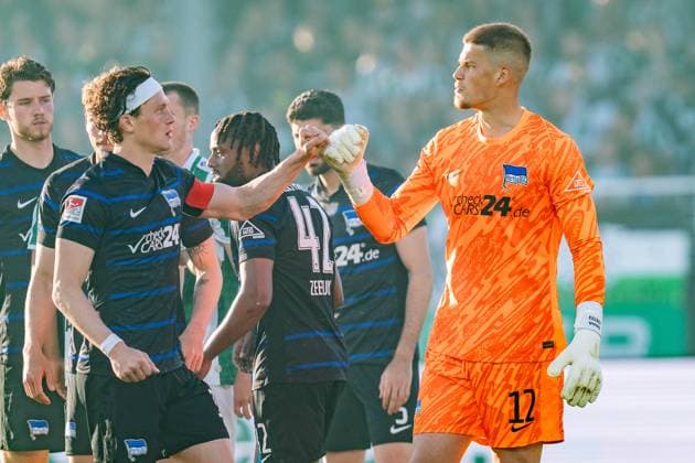 09 05 2025, Preussen Münster vs Hertha BSC, 2 Bundesliga, 33 Matchday Marton Dardai Hertha BSC, 31 Deyovaisio Evan Zeefuik Hertha BSC, 42 Niko Koulis Preussen Muenster, 24 Dennis Smarsch Hertha BSC, 12 Fabian Reese Hertha BSC, 11 Important note In accordance with the regulations of the DFL German Football League and the DFB German Football Association, it is prohibited to use photographs taken in the stadium and or of the match in the form of sequential images and or video-like photo series Copyright: xBahhoxKarax