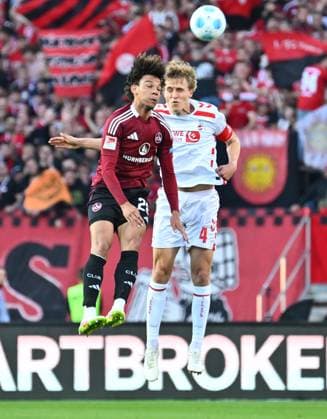 09 05 2025 Soccer season 2024 2025 2 Soccer Bundesliga 33 Matchday 1 FC Nürnberg FCN Club 1 FC Köln Sportfoto Zink xwoxzix DFL regulations prohibit any use of photographs as image sequences and or quasi video only for editorial use Janis Antiste 28, 1 FC Nürnberg FCN in header duel with Timo Hübers Huebers 4, FC Köln