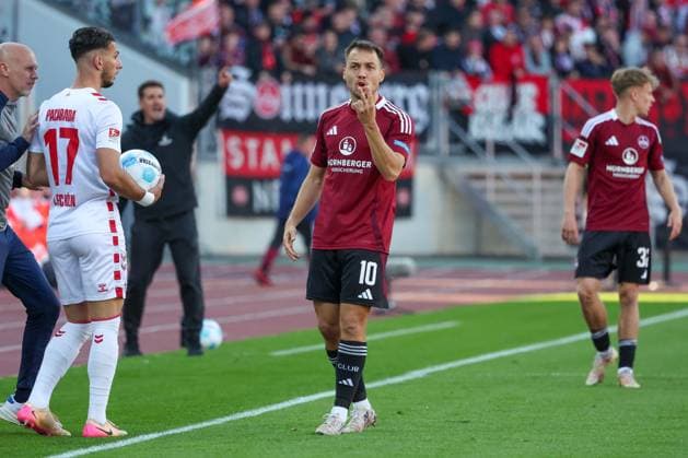 Julian Justvan 10 1FC Nuernberg discussed, 1 FC Nuernberg vs 1 FC Koeln Football, 2 Bundesliga, DFL, Saison 2024 2025, Rueckrunde, 33 Spieltag, 09 05 2025 DFB regulations prohibit any use of photographs as image sequences and or quasi video Copyright: xkolbert-press MartinxAgüerax