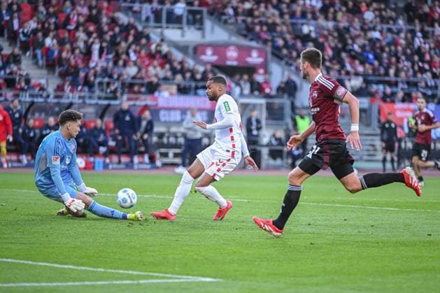 09 05 2025, Soccer, 2 Bundesliga, 33 Matchday Season 2024 2025, 1 FC Nürnberg 1 FC Köln, Goalkeeper Michal Kukucka 1 FC Nürnberg , Linton Maina 1 FC Köln xRHR PHOTO TKx Copyright: RHR-FOTOx RHR-FOTO TK