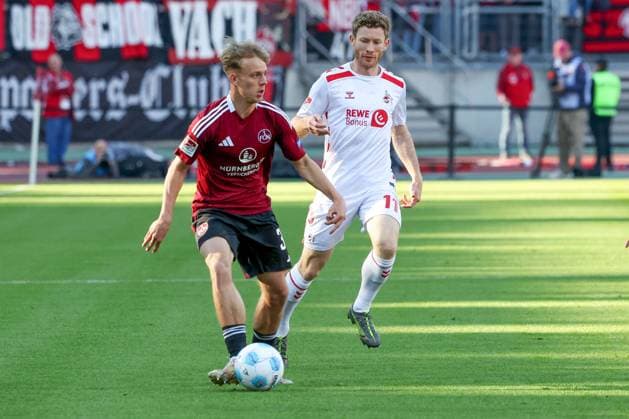 Tim Janisch 32 1FC Nuernberg fuehrt den Ball, 1 FC Nuernberg vs 1 FC Koeln Football, 2 Bundesliga, DFL, Saison 2024 2025, Rueckrunde, 33 Spieltag, 09 05 2025 DFB regulations prohibit any use of photographs as image sequences and or quasi video Copyright: xkolbert-press MartinxAgüerax