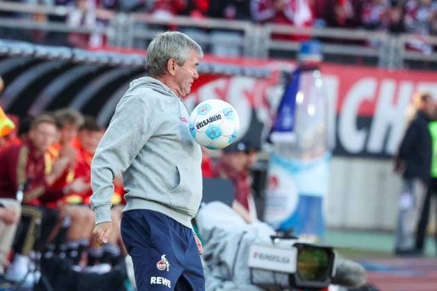 Head coach Friedhelm Funkel 1 FC Koeln takes a ball, 1 FC Nuernberg vs 1 FC Koeln Football, 2 Bundesliga, DFL, Saison 2024 2025, Rueckrunde, 33 Spieltag, 09 05 2025 DFB regulations prohibit any use of photographs as image sequences and or quasi video Copyright: xkolbert-press MartinxAgüerax